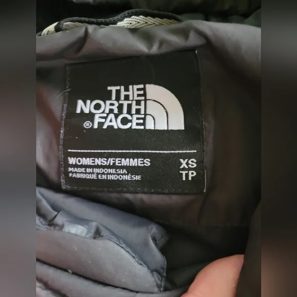 The Northface Black Quilted Hooded Vest - Picture 4 of 6